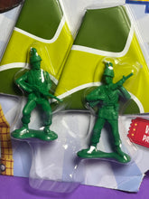 Load image into Gallery viewer, Thinkway Toys - Toy Story 4 - GREEN ARMY MEN w/ Working Parachutes Figurines