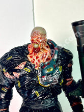 Load image into Gallery viewer, 2022 Numskull - Resident Evil - NEMESIS 10.9in / 27.7cm Statue