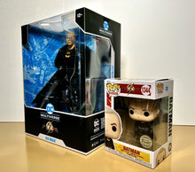 Load image into Gallery viewer, 2023 McFarlane DC - The Flash (Movie)- BATMAN MICHAEL KEATON 12in Statue &amp; Funko