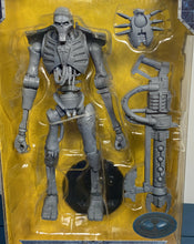 Load image into Gallery viewer, 2021 McFarlane Toys Platinum Edition Warhammer 40,000 Figure: NECRON WARRIOR