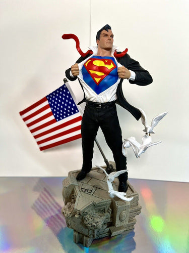Iron Studios DC Comics - SUPERMAN CLARK KENT Art 1/10 Scale Statue