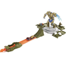 Load image into Gallery viewer, 2017 Hot Wheels - Avengers: Infinity War - AVENGERS vs THANOS Showdown Playset