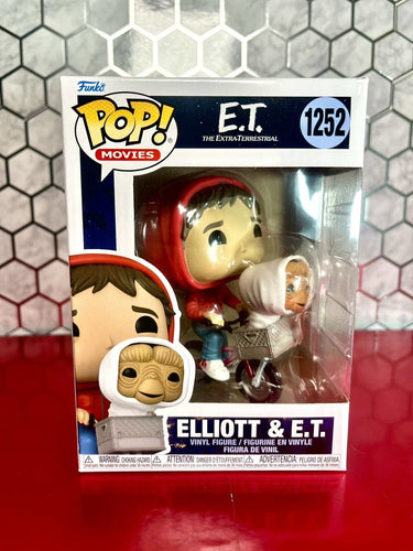 2022 Funko Pop! Movies- E.T. The Extra-Terrestrial- Elliot & E.T. (#1252) Figure