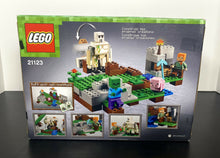 Load image into Gallery viewer, 2016 LEGO Minecraft The Iron Golem (21123)