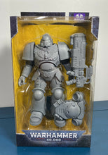 Load image into Gallery viewer, 2021 McFarlane Toys Warhammer 40,000 Figure: PRIMARY SPACE MARINE HELLBLASTER
