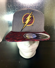 Load image into Gallery viewer, Concept One DC Comics The Flash Snapmax Hat