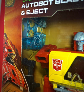2022 Hasbro - Transformers Kingdom: War for Cybertron Trilogy: BLASTER & EJECT