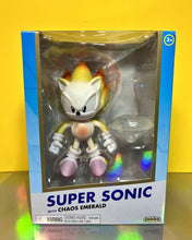 Load image into Gallery viewer, 2022 JAKKS Gold Sonic the Hedgehog Figure - CLASSIC SUPER SONIC w/ Chaos Emerald