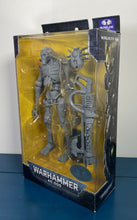 Load image into Gallery viewer, 2021 McFarlane Toys Platinum Edition Warhammer 40,000 Figure: NECRON WARRIOR