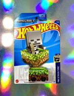 2022 Hot Wheels Minecraft Grass Block MINECART - HW Screen Time (2/10)