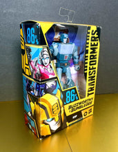 Load image into Gallery viewer, 2022 Hasbro Transformers Studio Series- Buzzworthy Bumblebee - KUP Action Figure